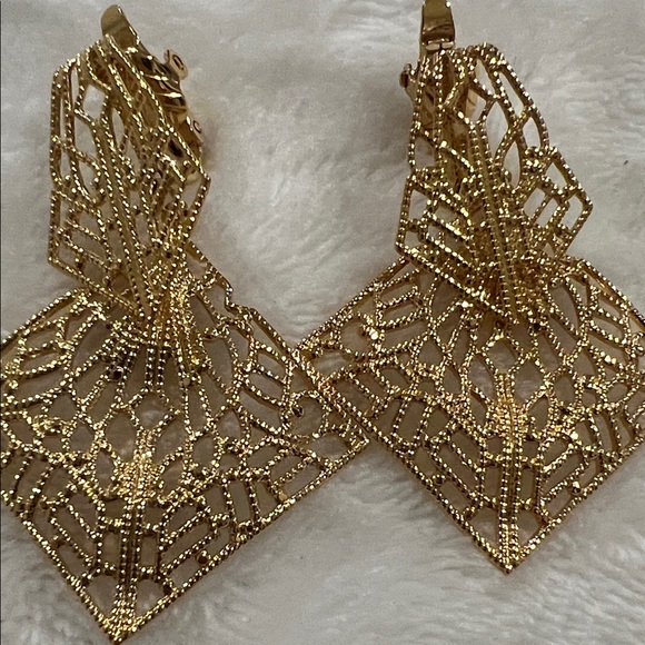 Trifari Gold Filigree Drop Earrings - Picture 7 of 8